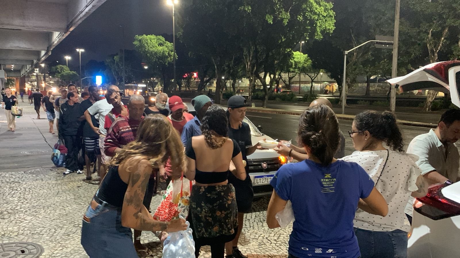 Quentinha solidária